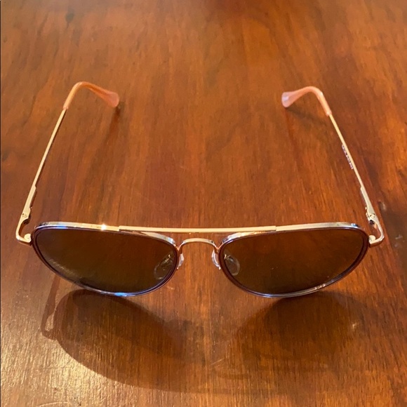 Sunglasses. - Picture 4 of 6